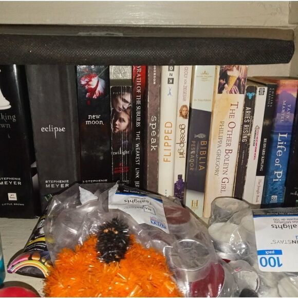 Book bundle of 5🎁 - Picture 2 of 4